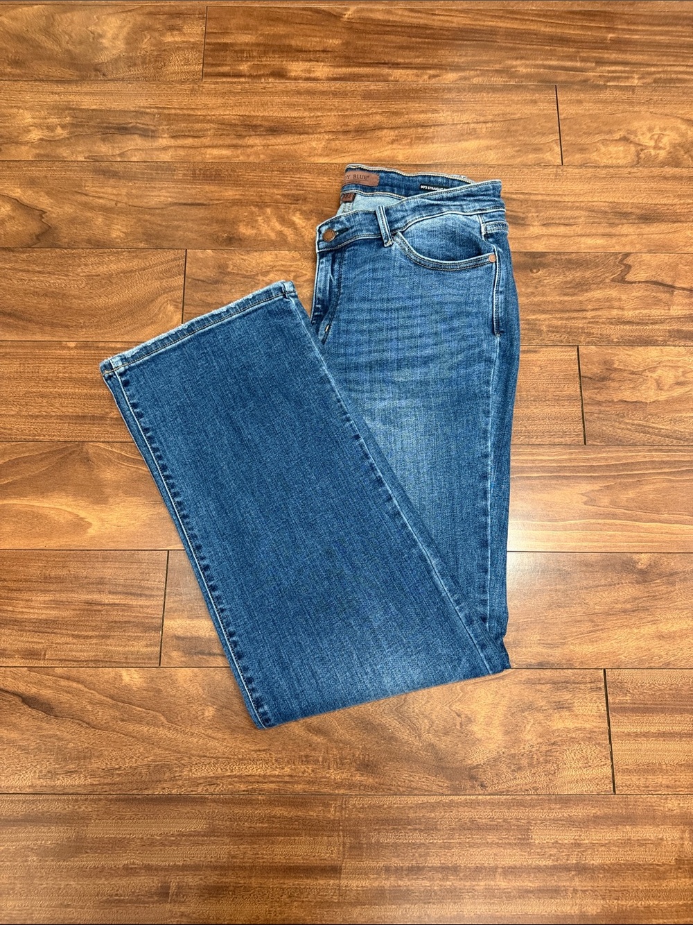 Judy Blue Straight Leg Jeans in Medium Blue Wash